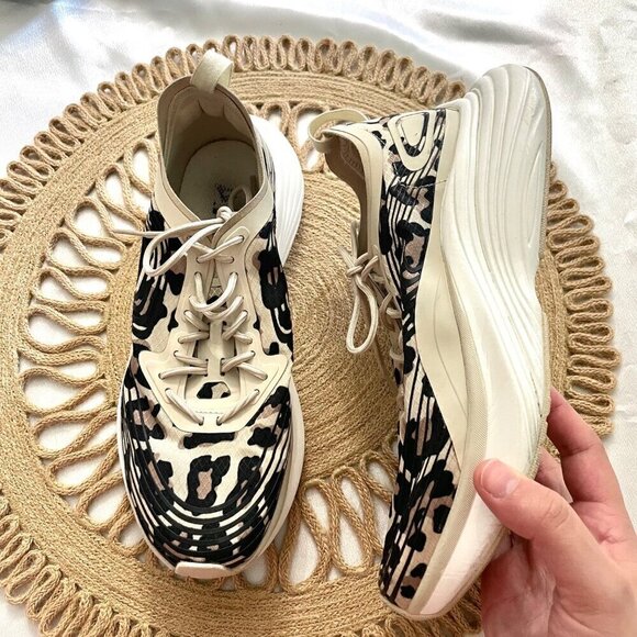 APL Streamline Low Top Running Sneakers Parchment Black Leopard Size 7 - Picture 2 of 14